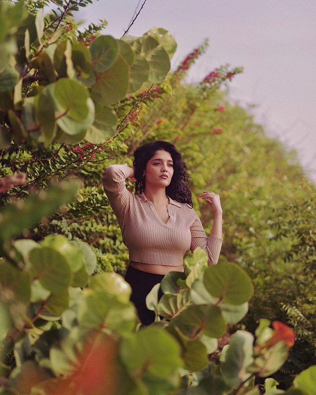 Staggering Poses Of Ritika Singh